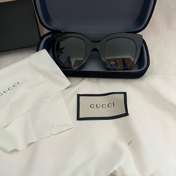 Authentic Gucci Sunglasses - Picture 4 of 5